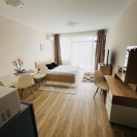 Sun Wave Sea And Pool View