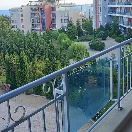 Sun Wave Sea And Pool View